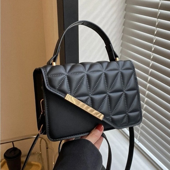 Handbags - ⚠️Clearance Black Mini Quilted Square Crossbody Bag